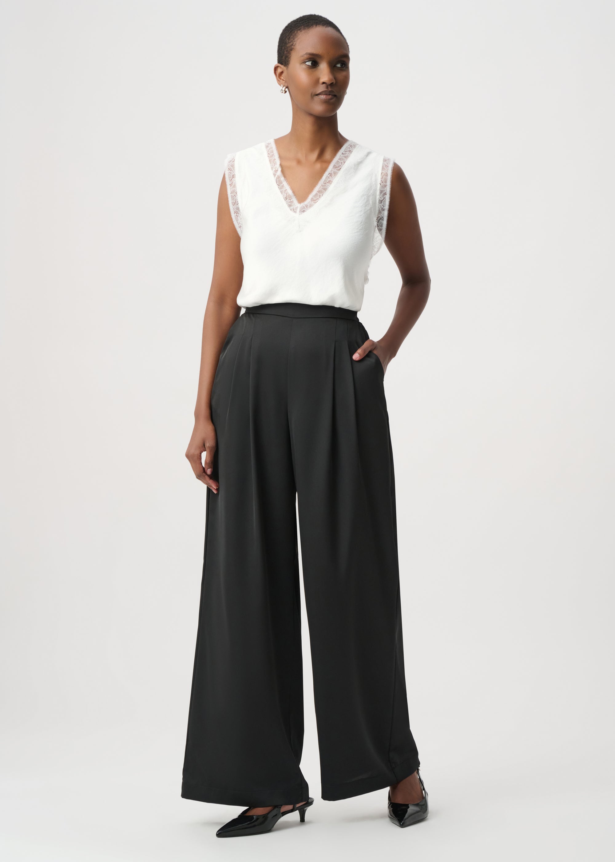 Ema | Camisole évasée en satin avec dentelle
