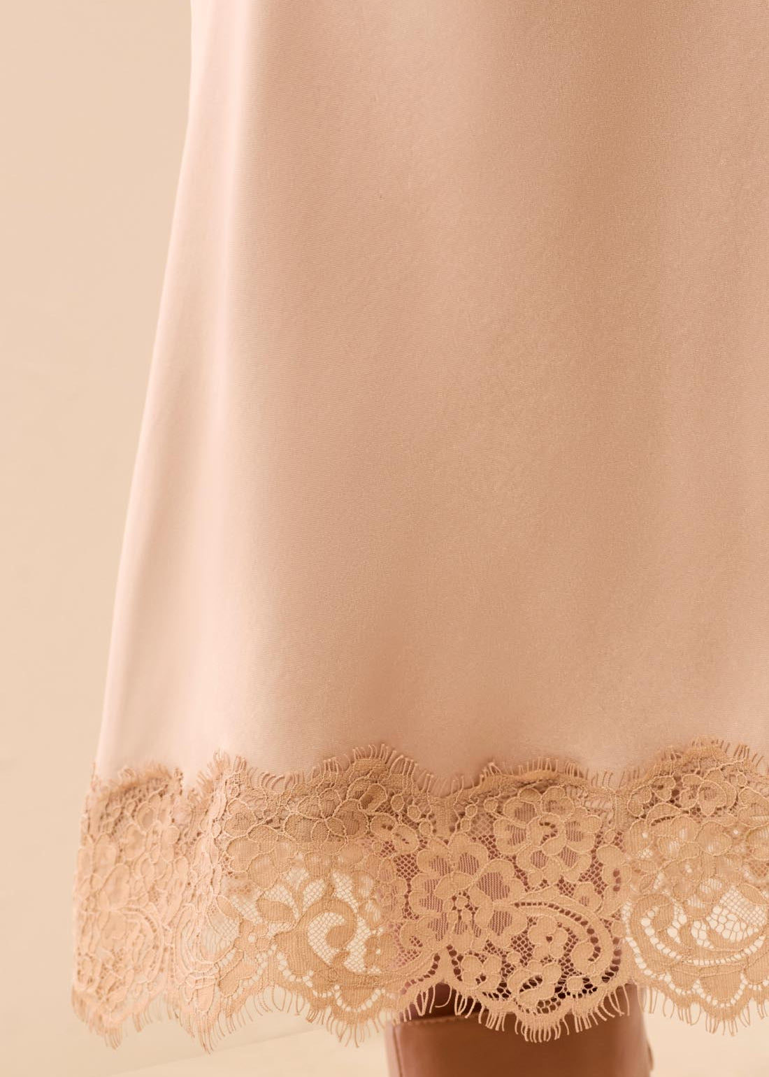 Milan | Jupe midi en satin & dentelle