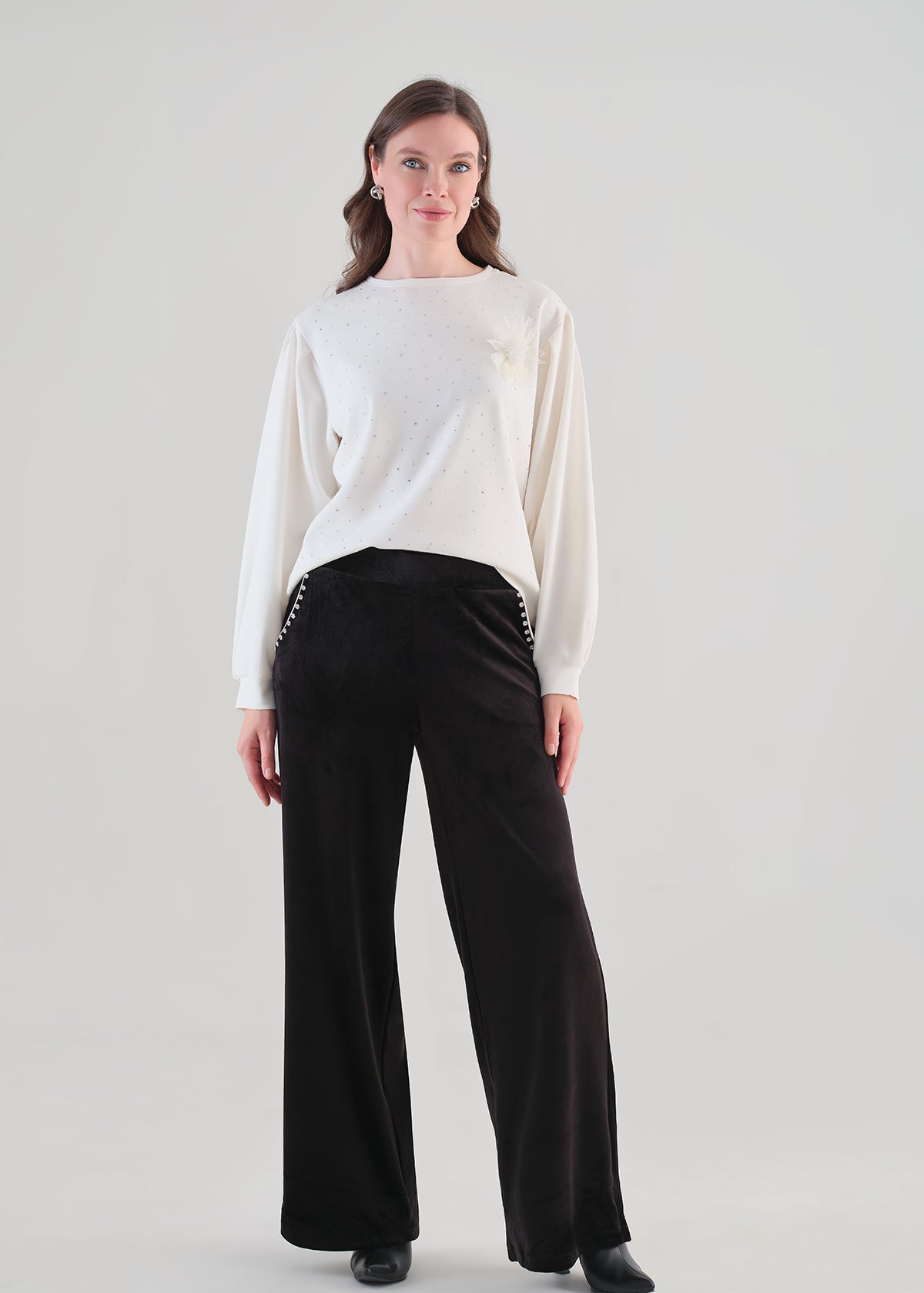 Chelsea | Chandail avec broche en fleur