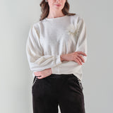 Chelsea | Chandail avec broche en fleur