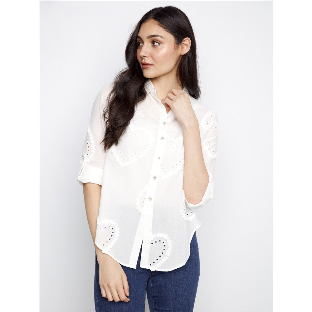 Blouse motifs brodés coeurs