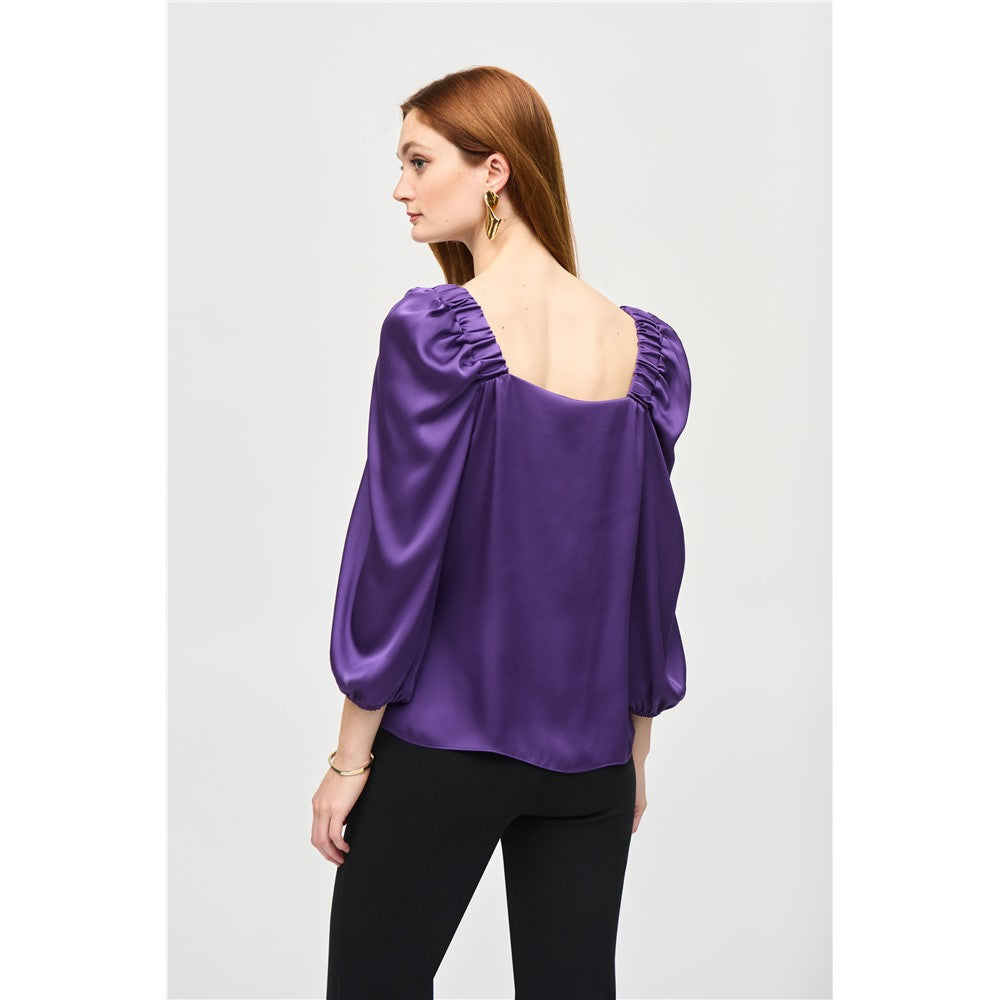 Blouse satinée avec col V