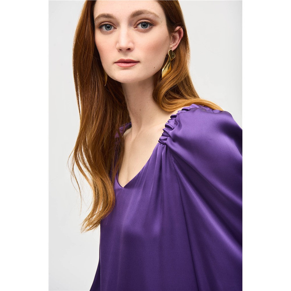 Blouse satinée avec col V