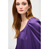 Blouse satinée avec col V