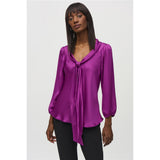 Blouse satinée avec noeud papillon