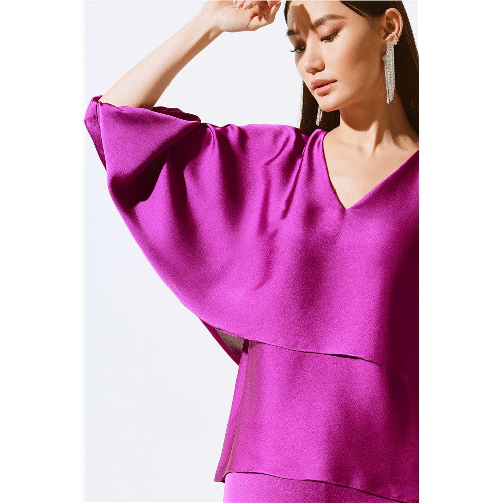 Blouse satinée & encolure en V