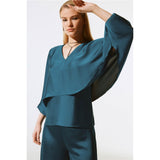 Blouse satinée & encolure en V