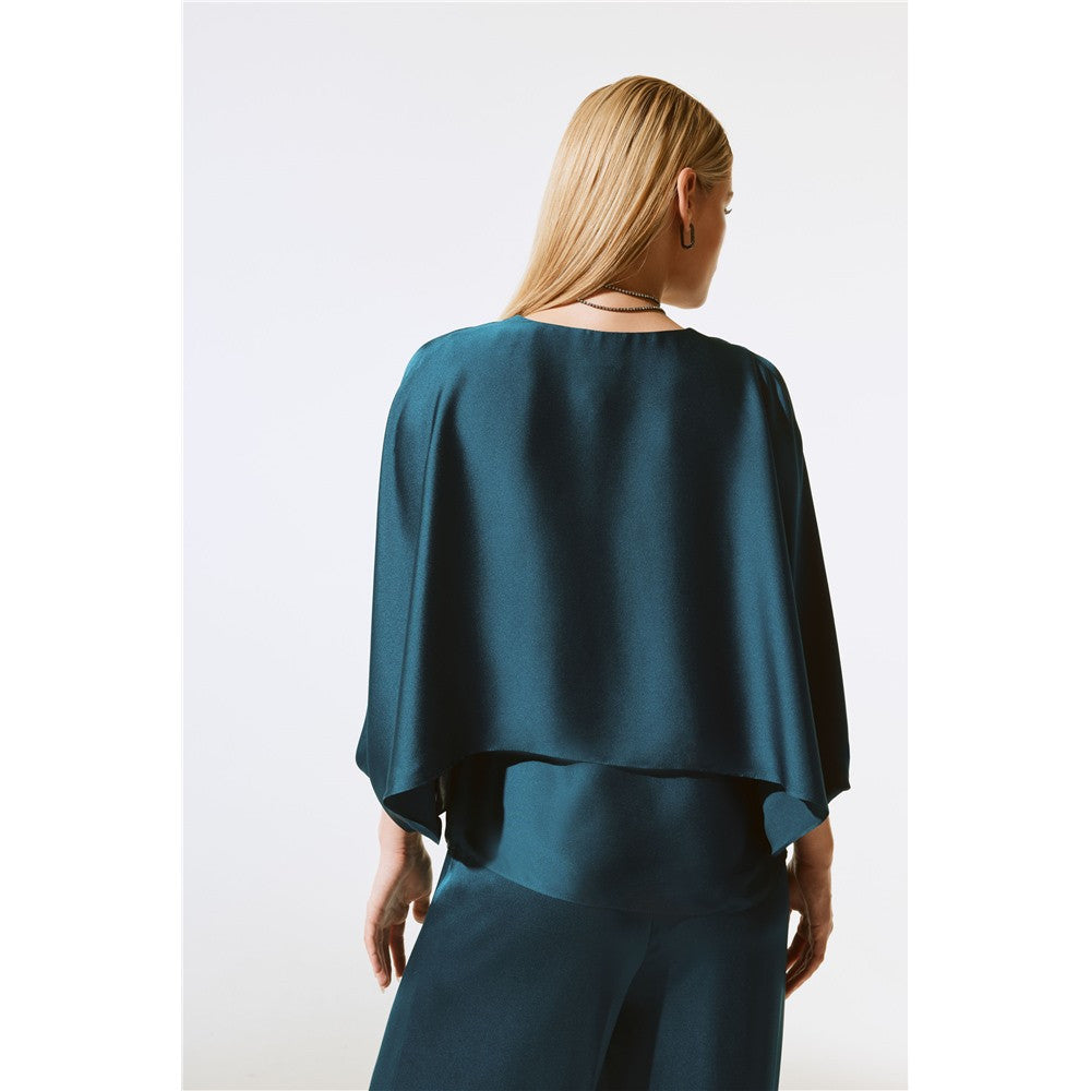 Blouse satinée & encolure en V