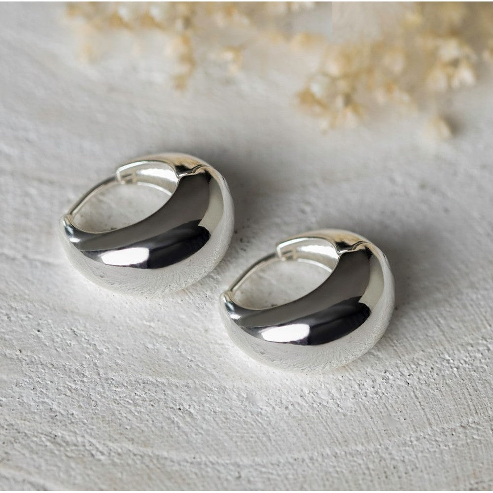 Boucles d'oreilles en cerceaux raffinés - Couleur : Argent