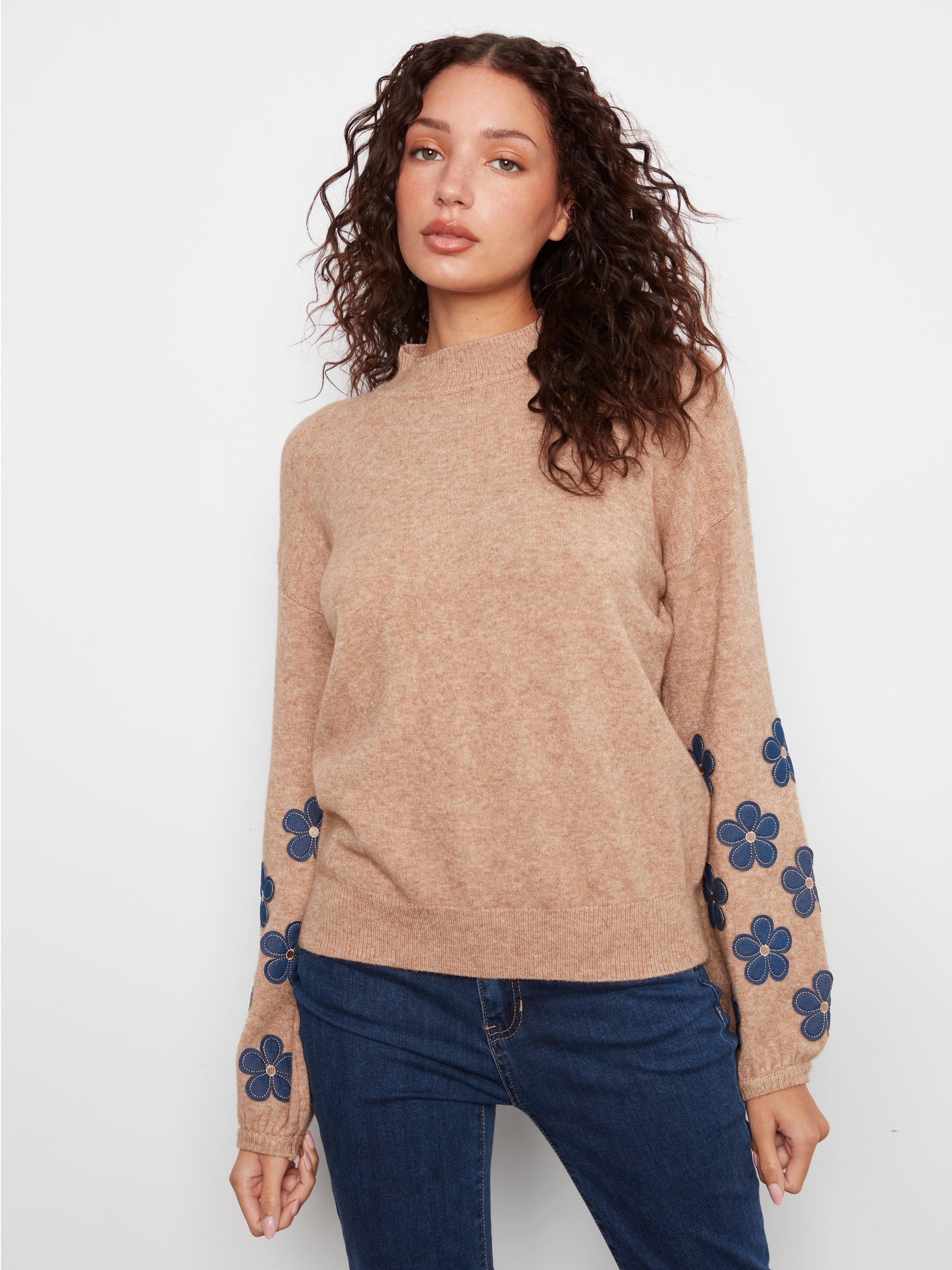 Laila | Chandail à fleurs appliquées aux manches
