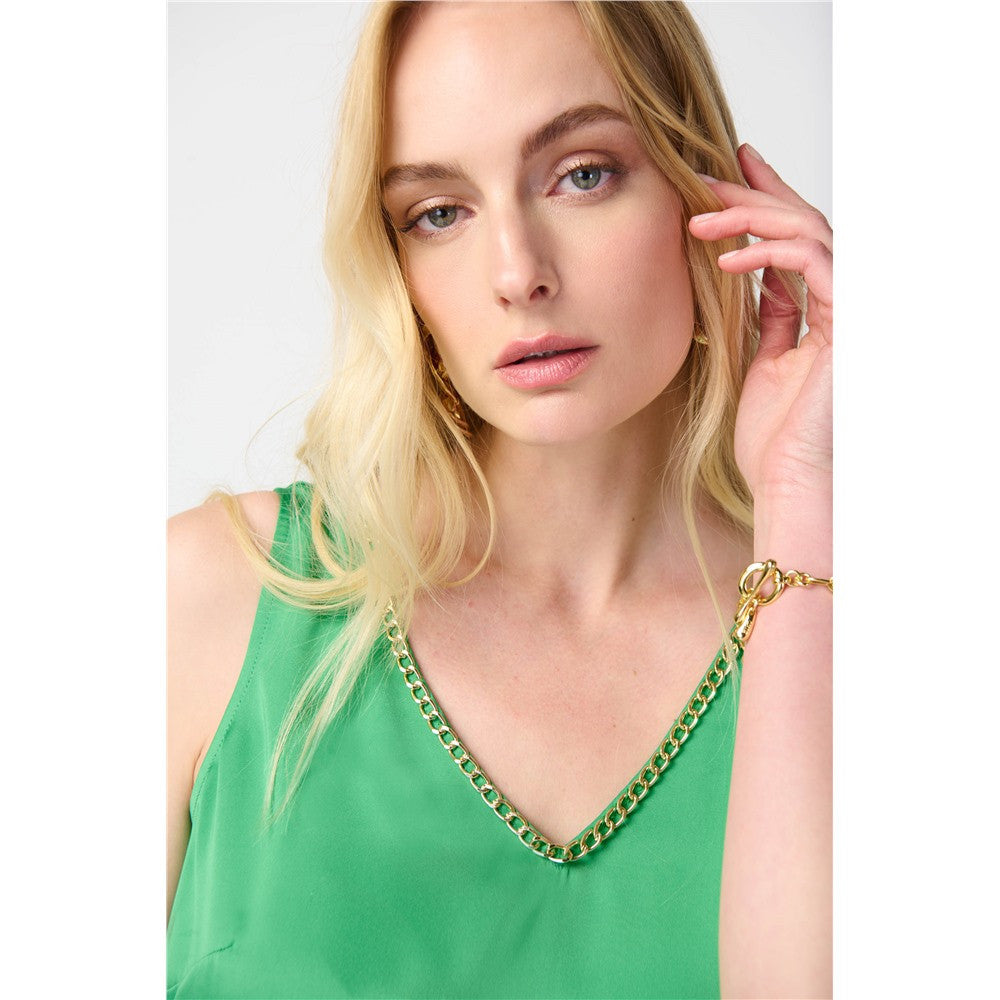 Camisole en satin avec chaîne dorée