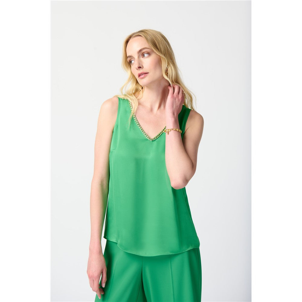 Camisole en satin avec chaîne dorée