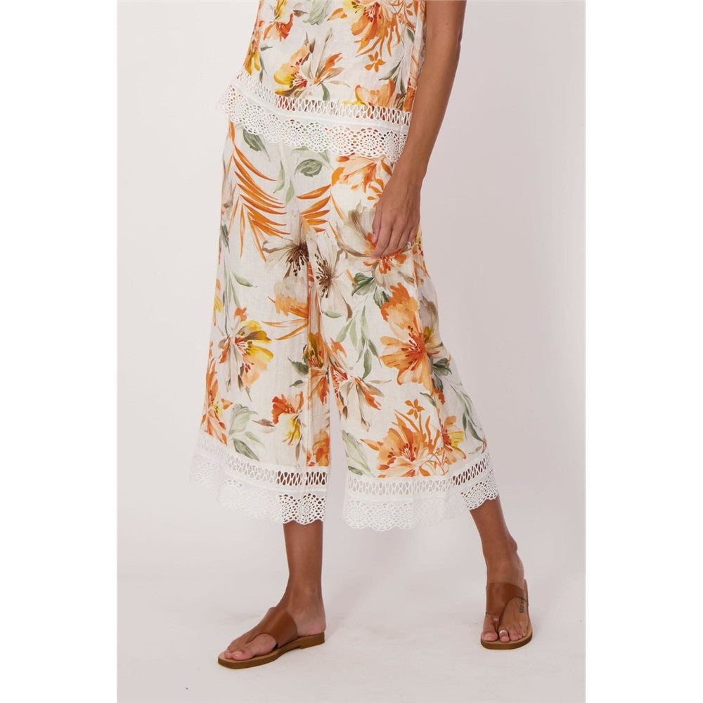 Capri tissu fluide et détails dentelle