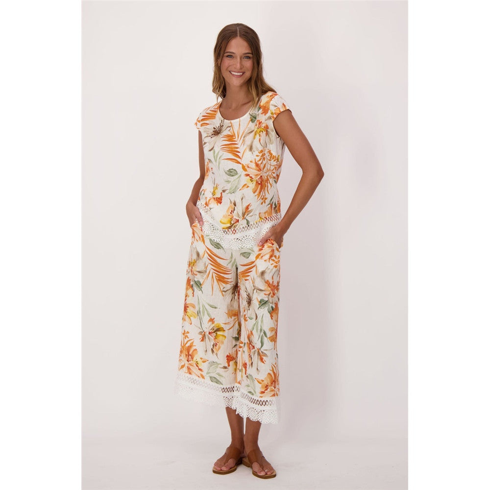 Capri tissu fluide et détails dentelle