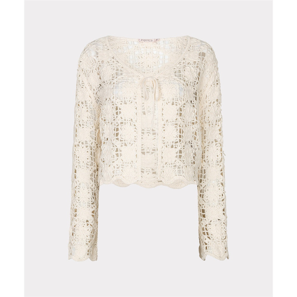 Cardigan crocheté avec motifs floraux