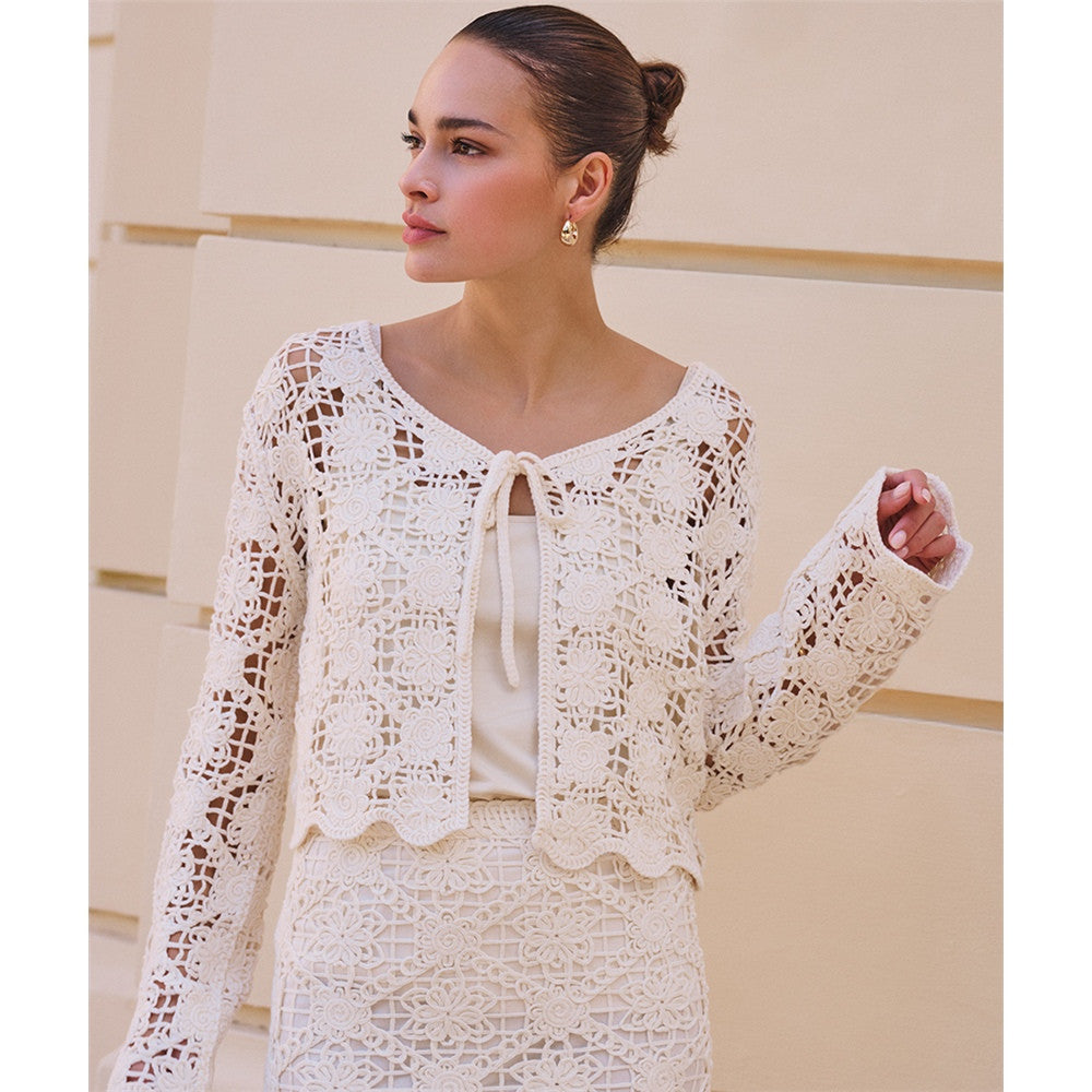 Cardigan crocheté avec motifs floraux