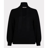 Haut noir à col foulard