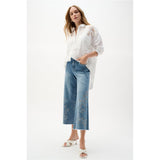 Jean court à jambe large en denim avec broderie