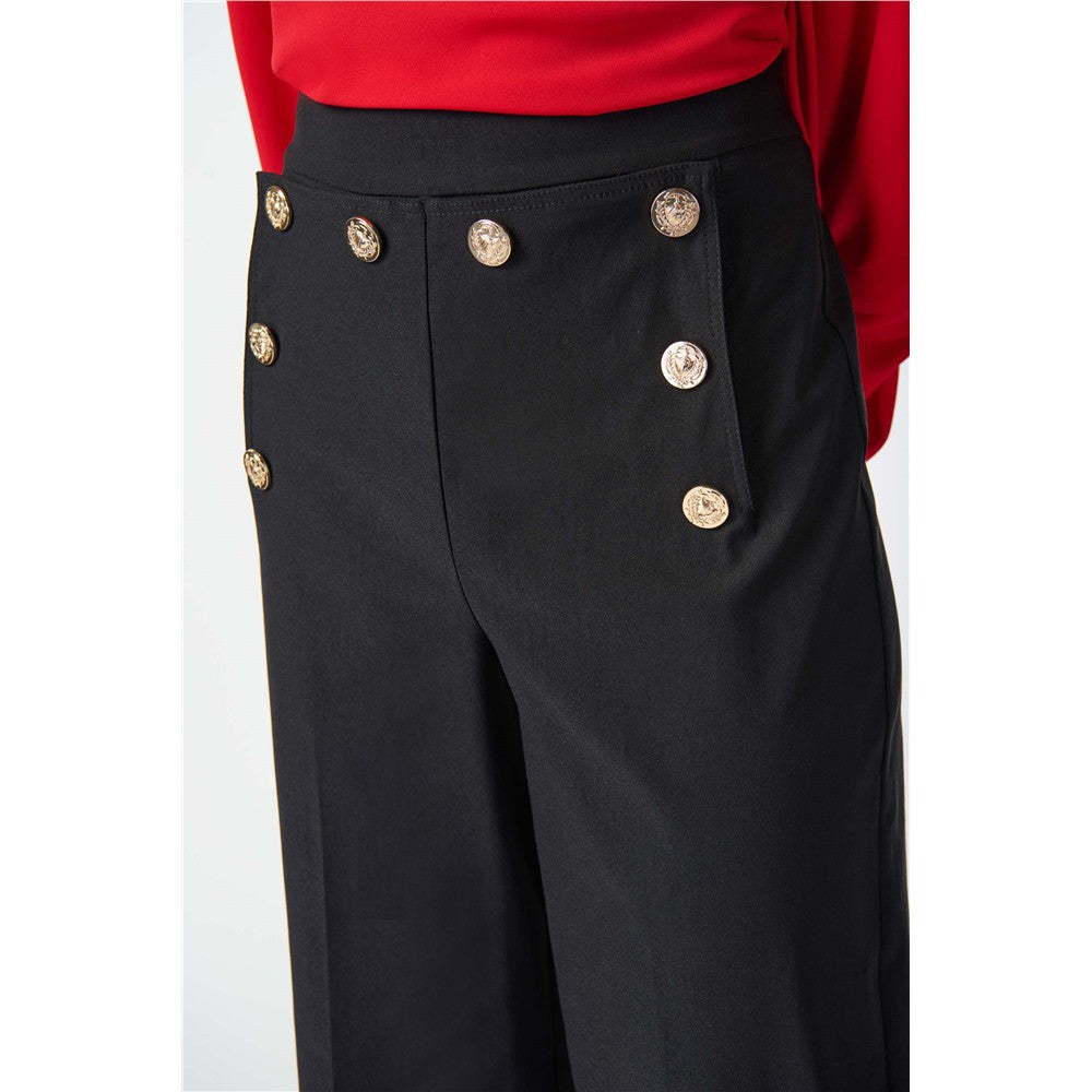 Pantalon à boutons dorés