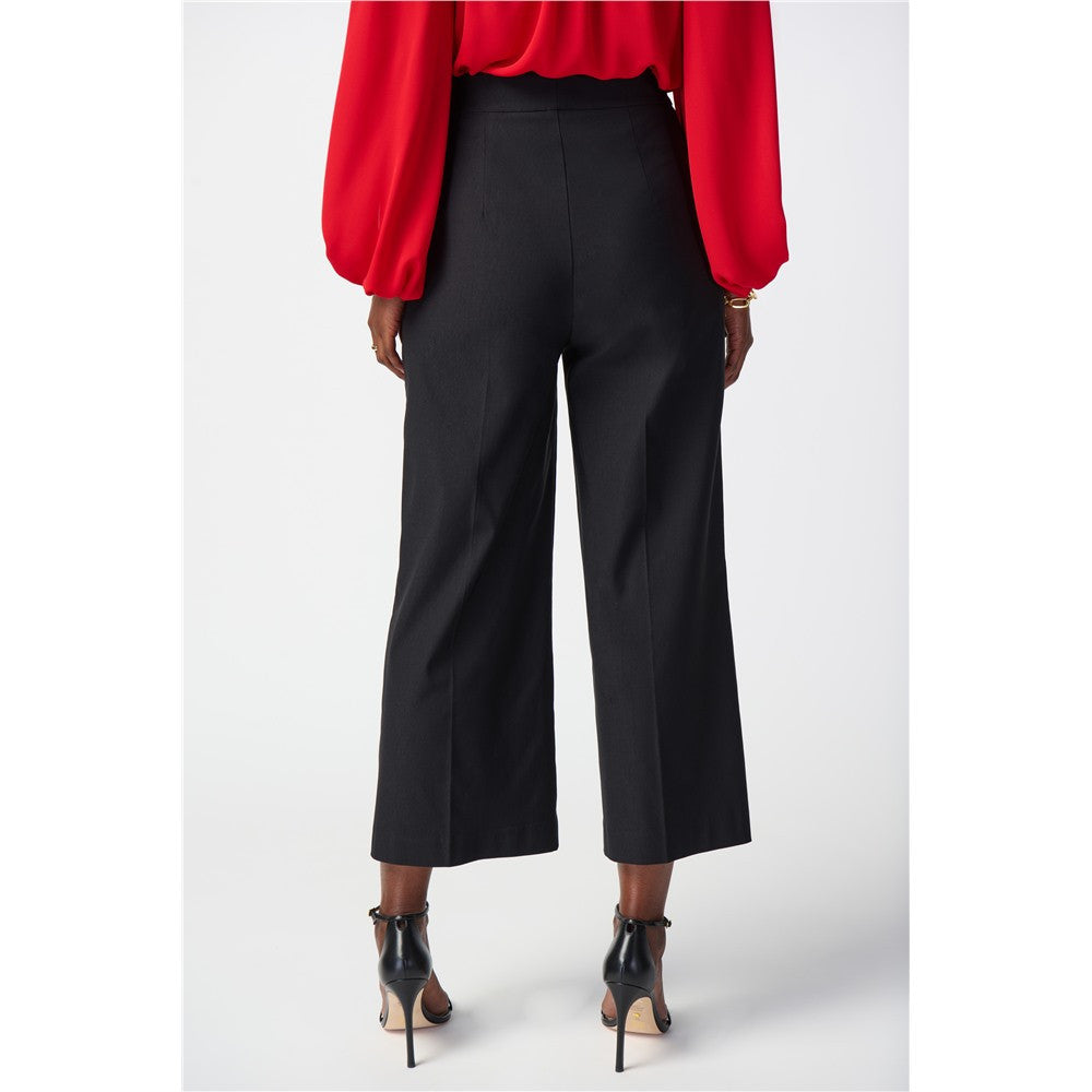 Pantalon à boutons dorés