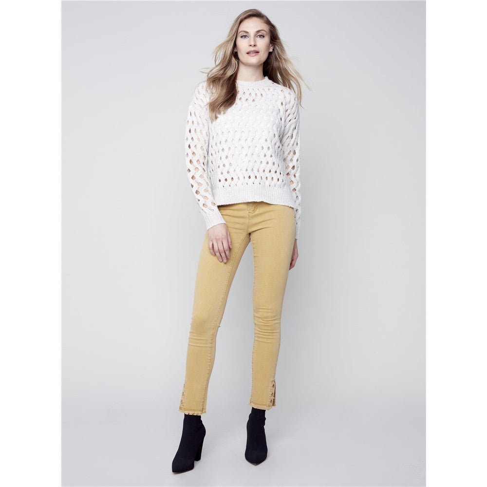 Pantalon avec oeillets au bas