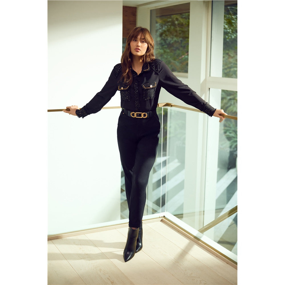 Pantalon noir extensible à jambe ajustée – détails cuir végan