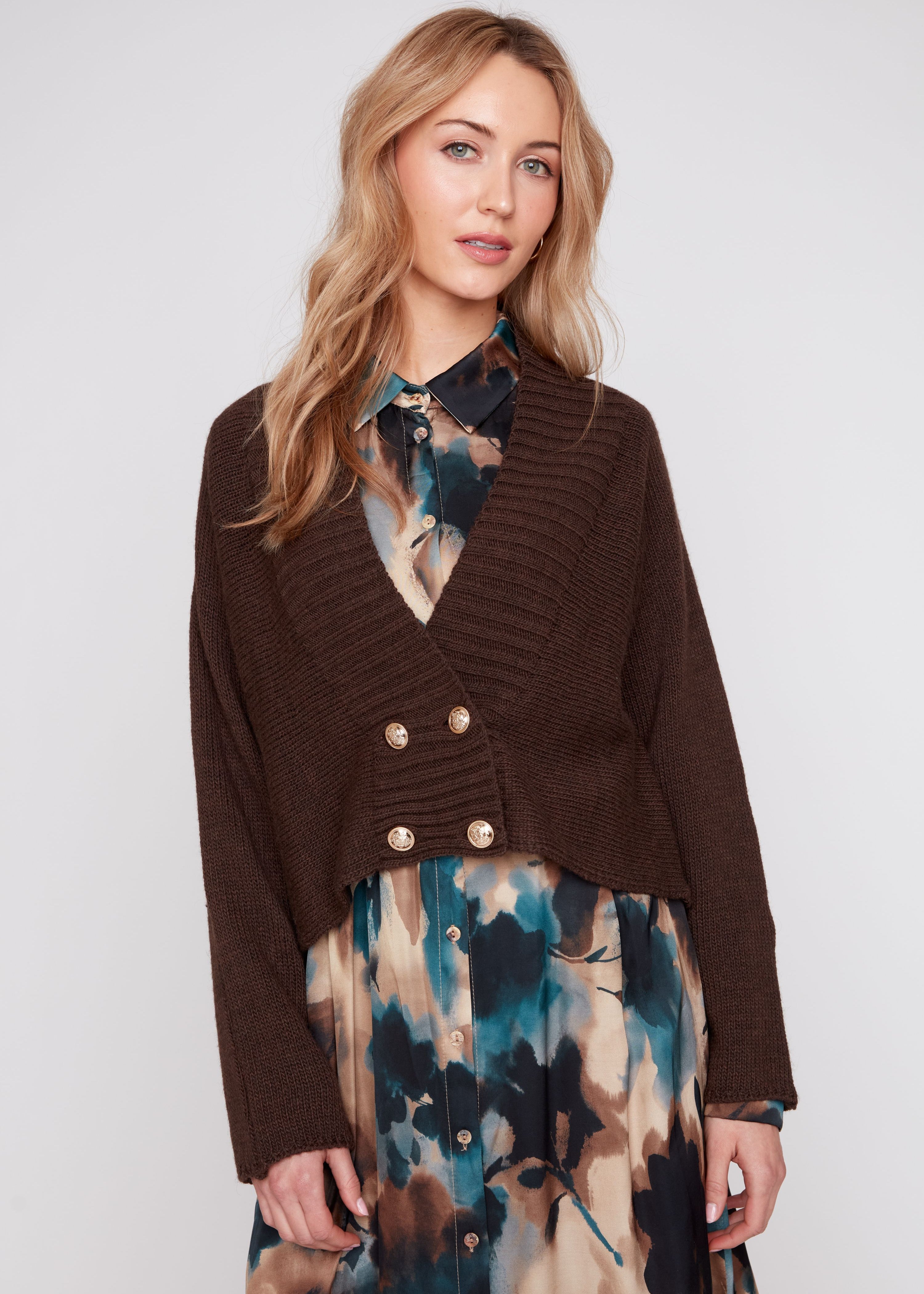 Yrsa | Cardigan en tricot avec boutons dorés