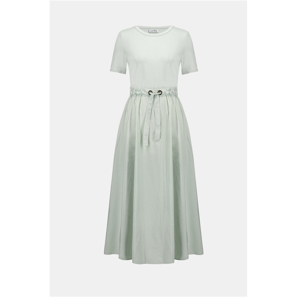 Robe ajustée et évasée en jersey à mémoire avec détail à la taille