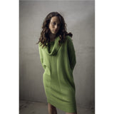 Robe avec col tombant