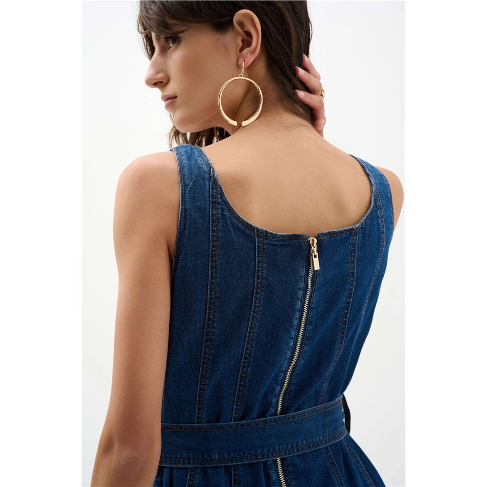 Robe midi ajustée-évasée en denim avec ceinture