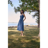 Robe midi ajustée-évasée en denim avec ceinture
