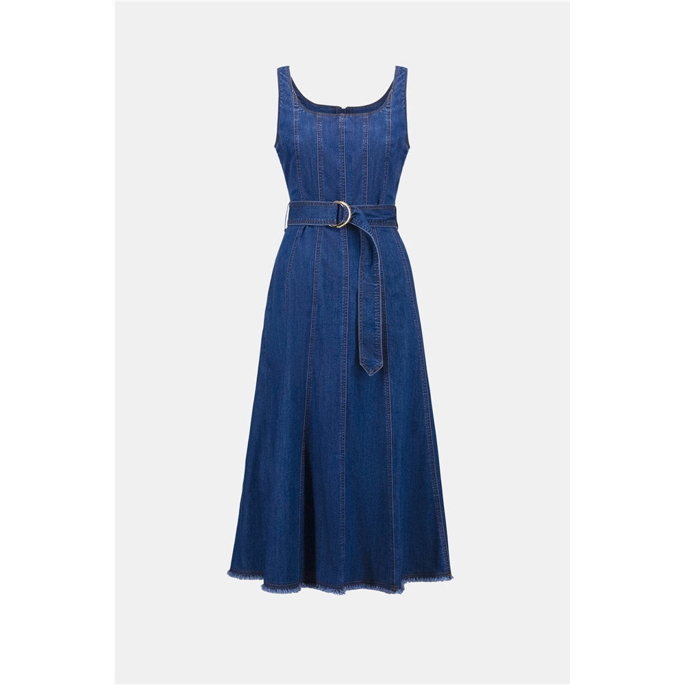 Robe midi ajustée-évasée en denim avec ceinture
