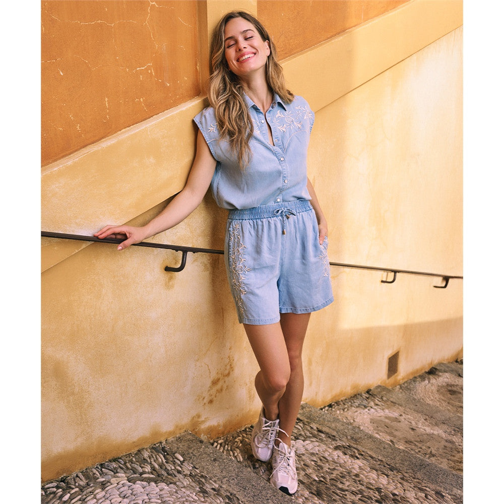 Short denim léger brodé
