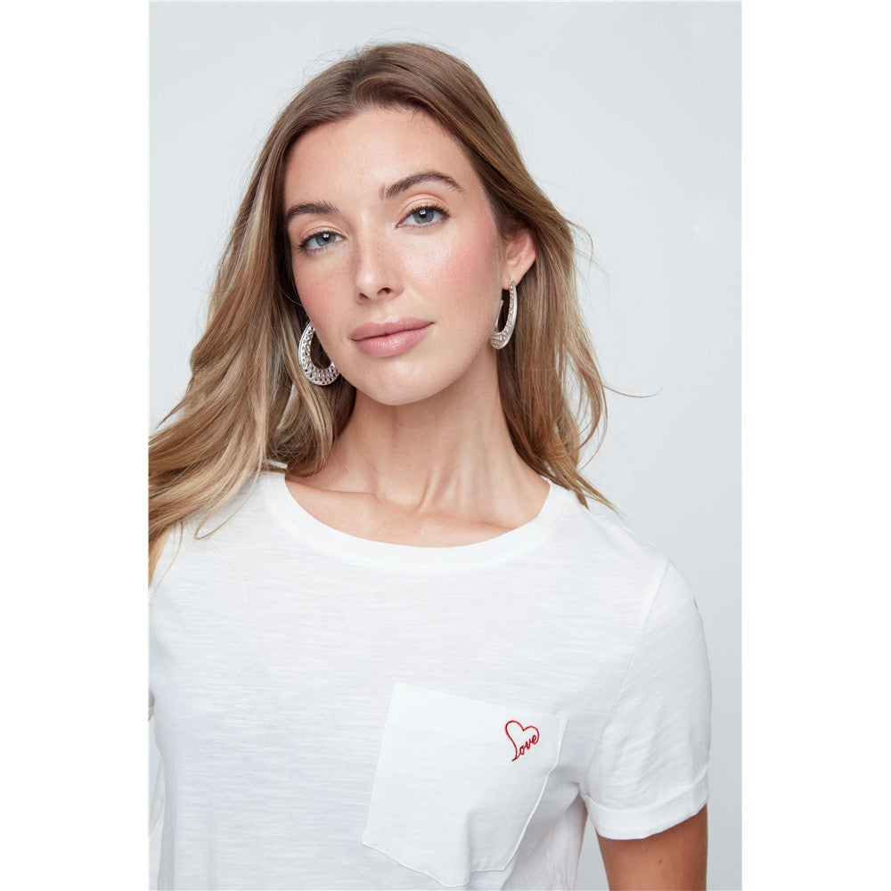 T-shirt coeur brodé sur la poche