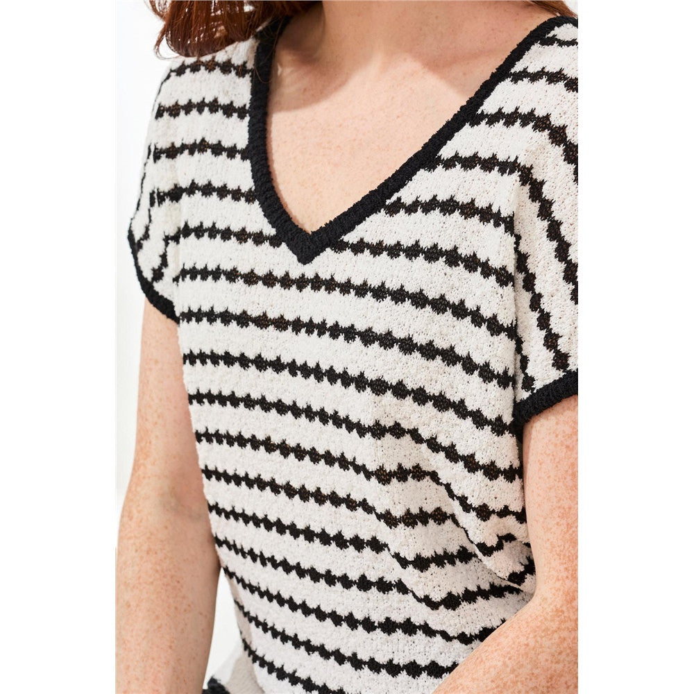 T-shirt en tricot rayé à col V