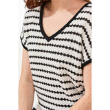 T-shirt en tricot rayé à col V