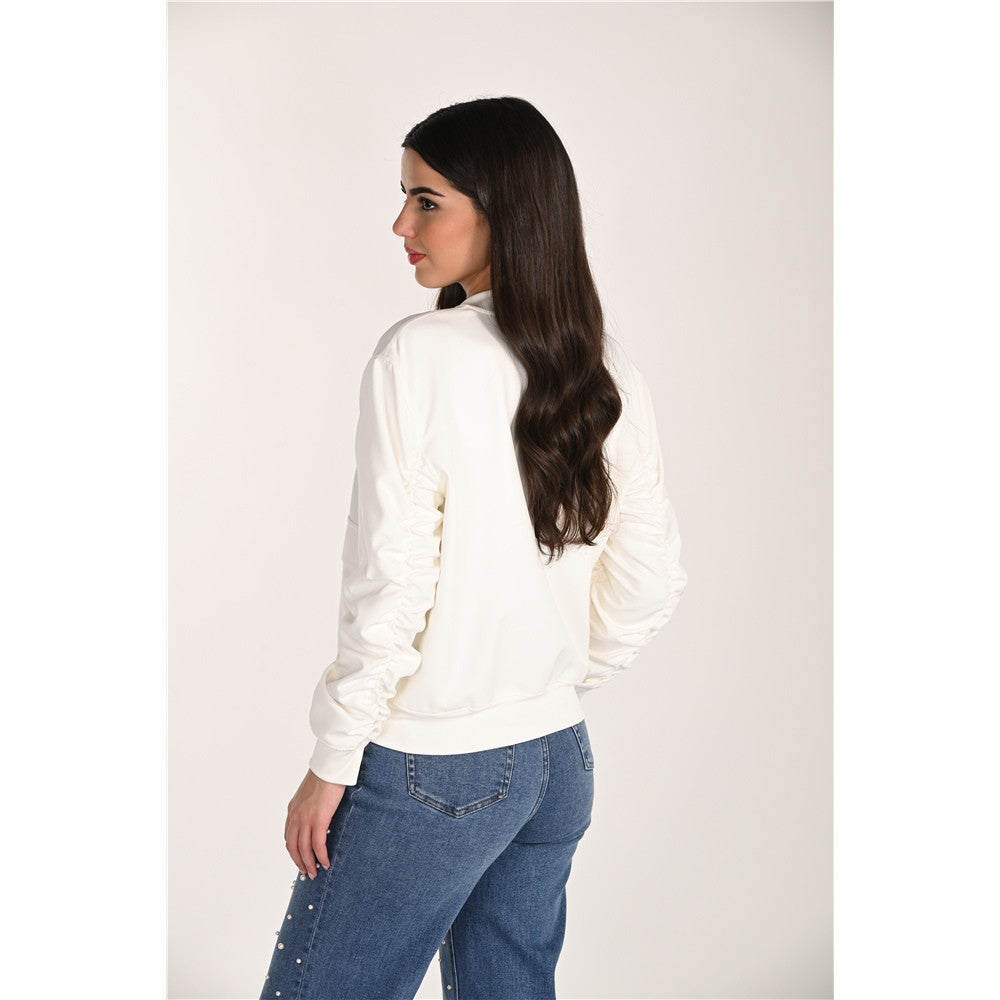 Veste avec fermoir doré